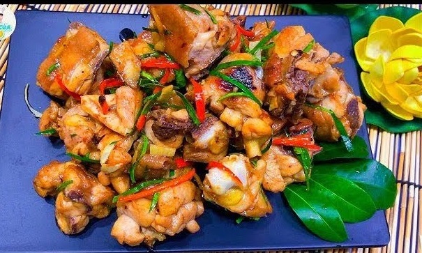 Gà rang lá chanh